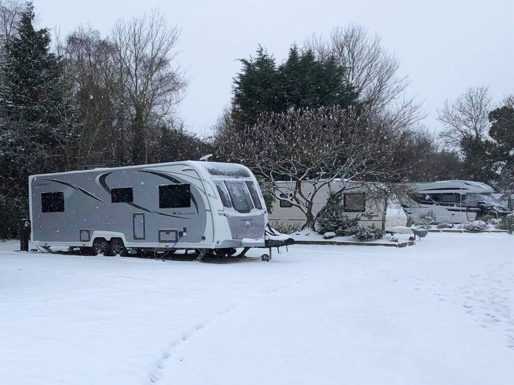 winter motor home eye kettleby lakes-5dbc3e8d423b9