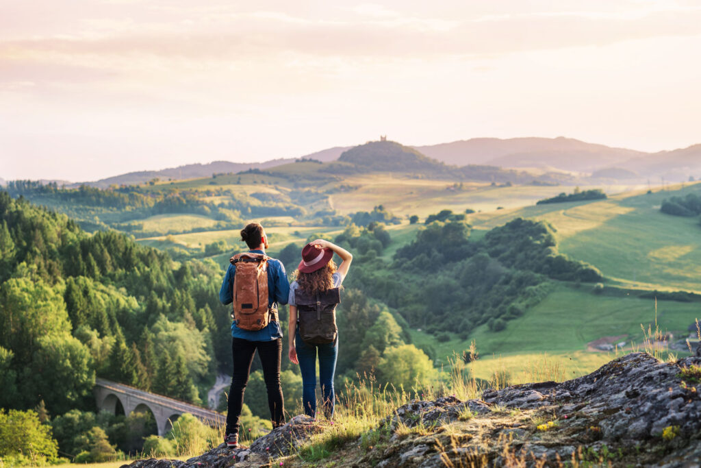 Couple-Countryside-Walking-628ea20e4df29
