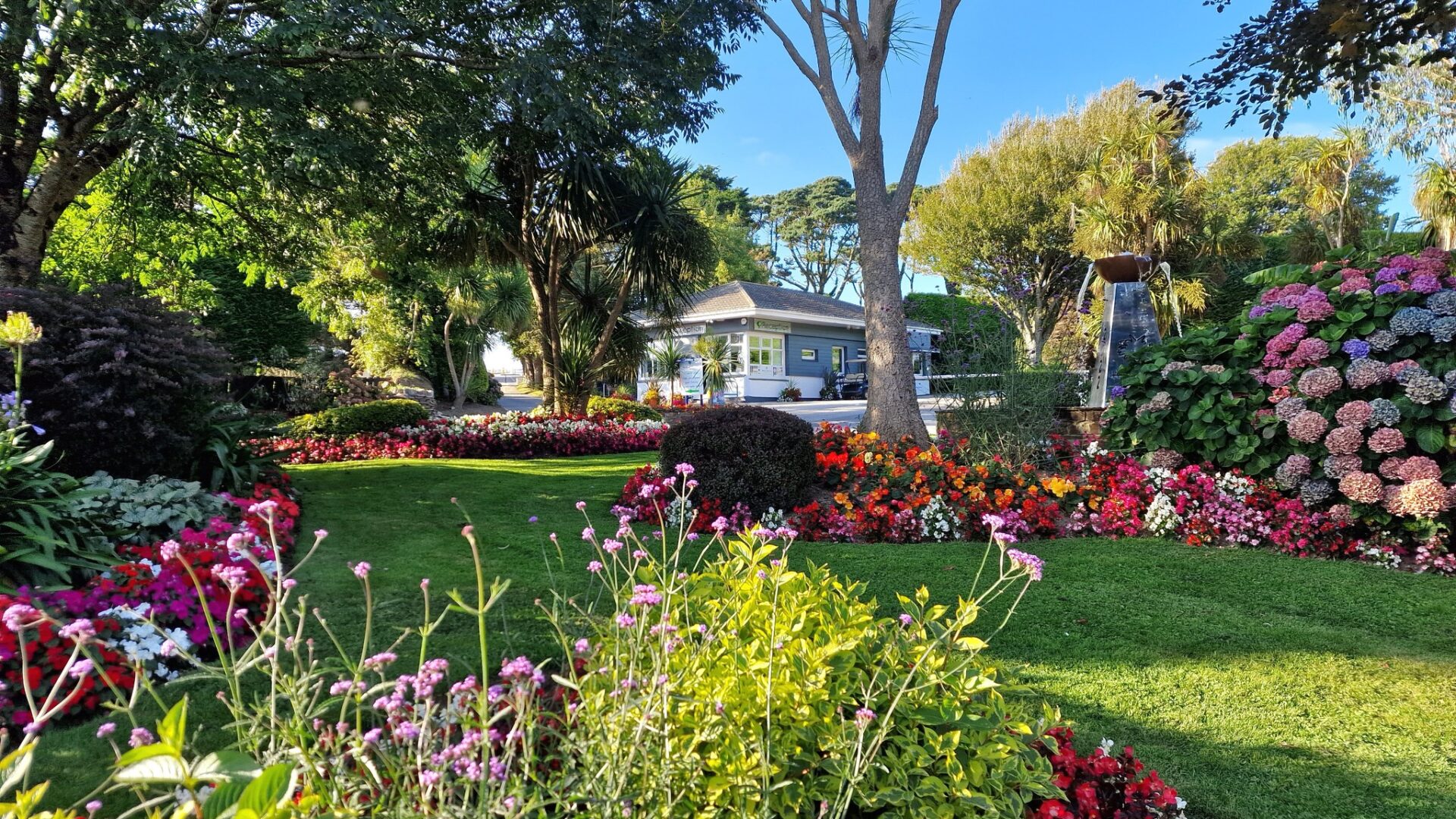 Hendra Holiday Park – Award Win For Their Floral Displays!